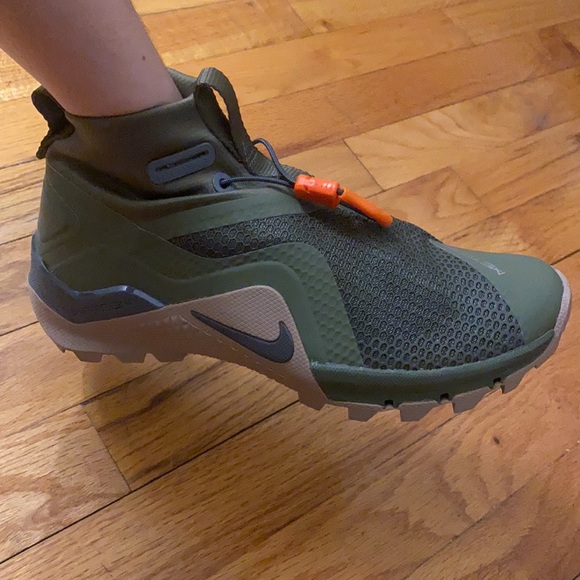 Nike - Picture 3 of 3